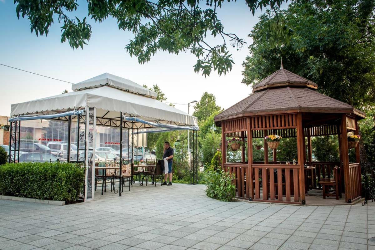 Семеен Хотел Аризона Pavel Banya Exterior foto